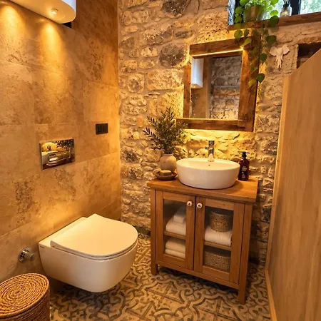 Hatchas Stone House *