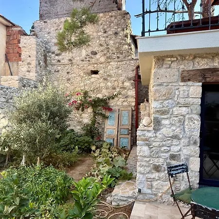 Hatchas Stone House