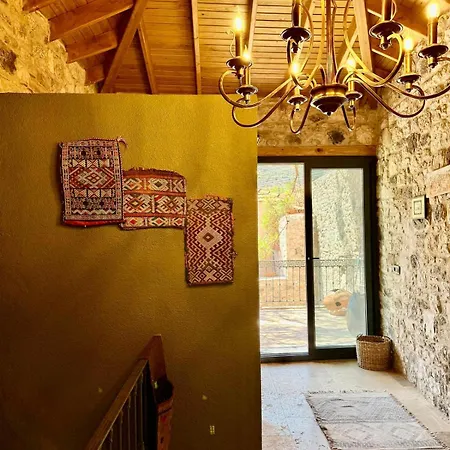 Hatchas Stone House Hébergement de vacances *